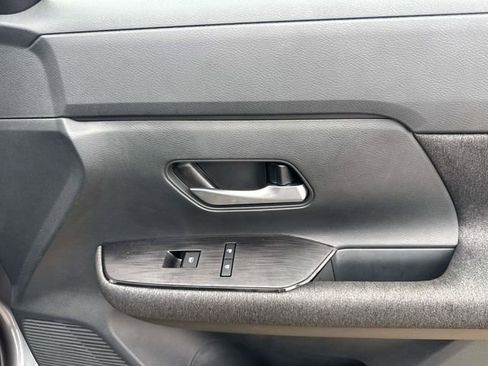 Used 2025 Nissan Kicks SV w/ Charging Package image 19