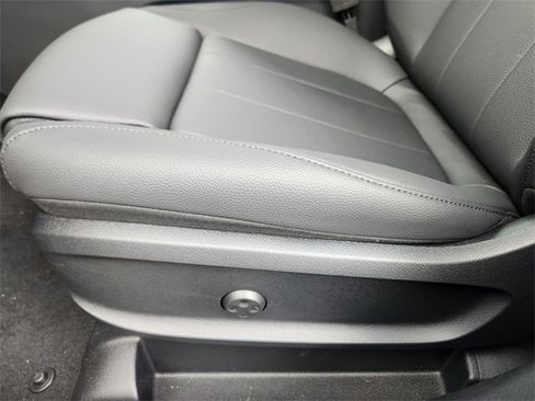 New 2026 Mercedes-Benz GLB 250 4MATIC image 9