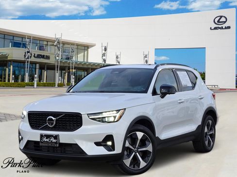 Used 2025 Volvo XC40 B5 Plus w/ Protection Package Premier image 1