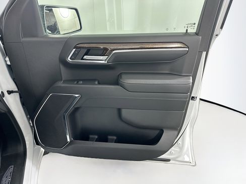 Used 2024 GMC Sierra 1500 Elevation image 30