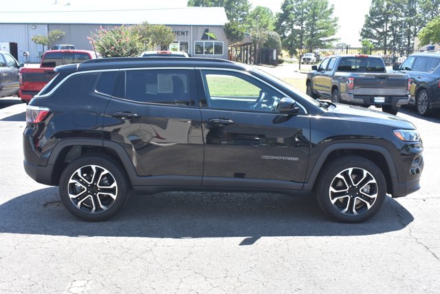 Used 2024 Jeep Compass Limited AWD/4WD image 4