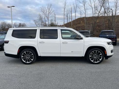 Used 2023 Jeep Wagoneer L Series III w/ Premium Group I image 29