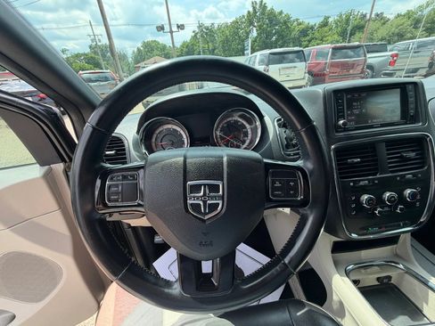 Used 2019 Dodge Grand Caravan SXT FWD image 19