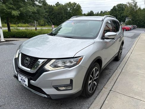 Used 2018 Nissan Rogue SL w/ Premium Package AWD/4WD image 3