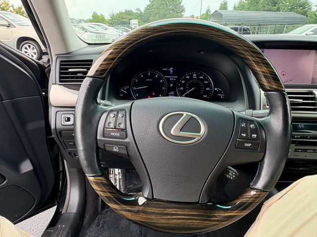 Used 2013 Lexus LS 460 w/ Comfort Pkg RWD image 4