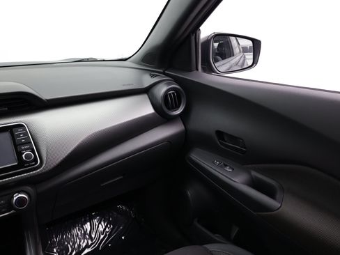Used 2019 Nissan Kicks S FWD image 30
