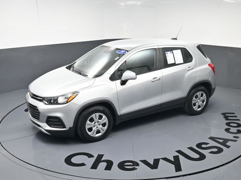 Used 2019 Chevrolet Trax LS image 27