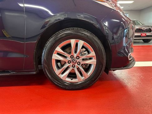 Certified 2025 Toyota Sienna Limited image 29