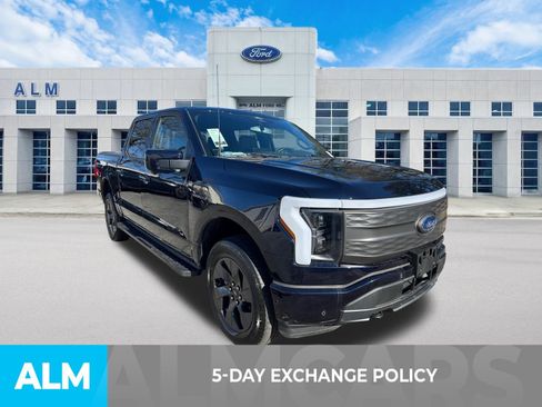 Used 2022 Ford F150 Lightning Lariat image 3