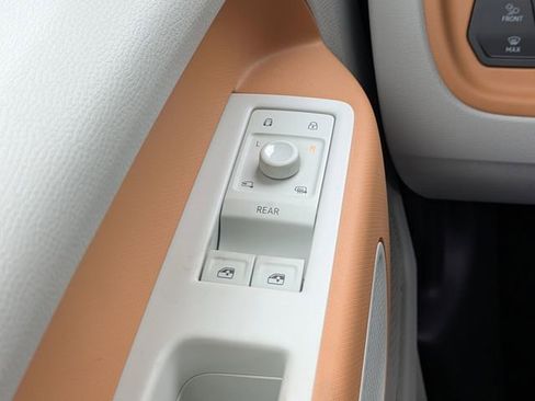 New 2025 Volkswagen ID. Buzz Pro S Plus image 26