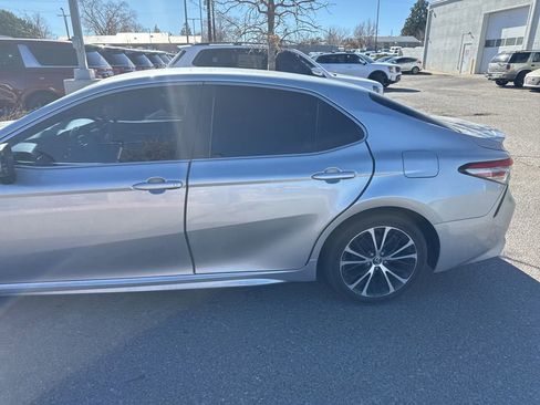 Used 2018 Toyota Camry L image 27