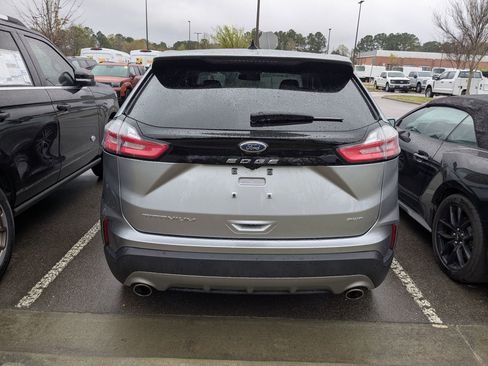 Used 2023 Ford Edge Titanium image 3
