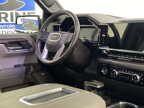 Used 2022 GMC Sierra 1500 SLT w/ SLT Convenience Package AWD/4WD image 14