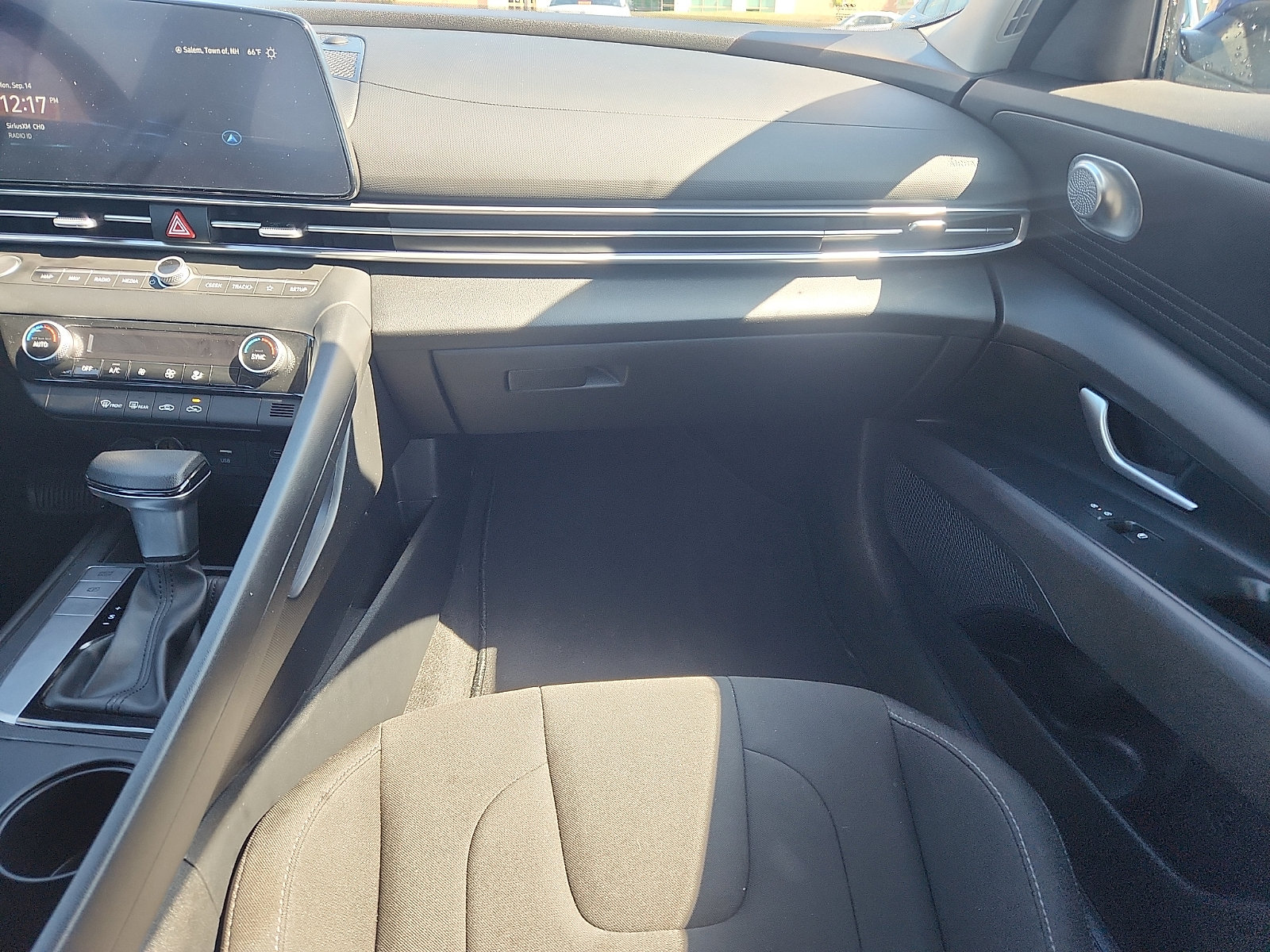 Certified 2024 Hyundai Elantra SEL FWD image 10