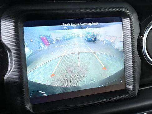 Used 2020 Jeep Wrangler Unlimited Sahara AWD/4WD image 14