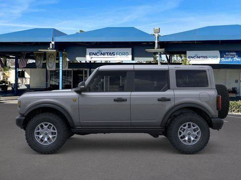 New 2025 Ford Bronco Badlands image 3