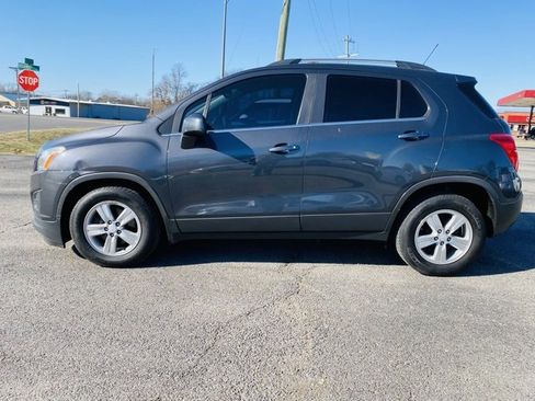 Used 2016 Chevrolet Trax LT w/ LT Sun and Sound Package image 2