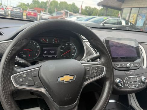 Used 2022 Chevrolet Malibu LT FWD image 15