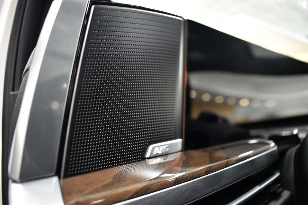 Used 2025 Cadillac Escalade ESV Sport Platinum w/ LPO, Floor Liner Package AWD/4WD image 18