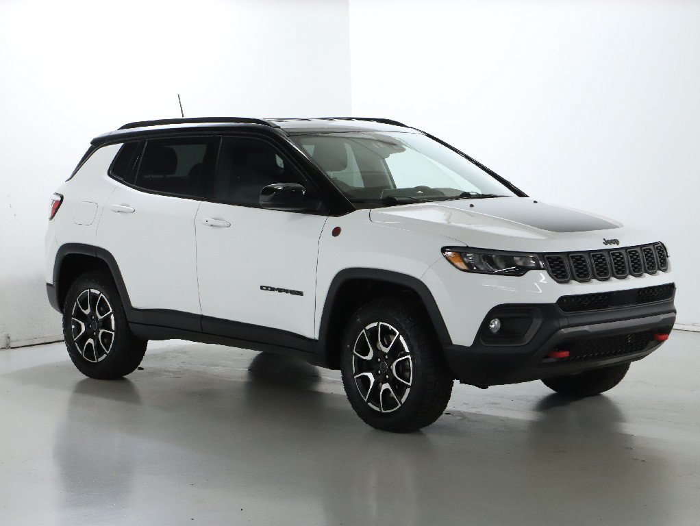 Used 2025 Jeep Compass Trailhawk AWD/4WD image 9
