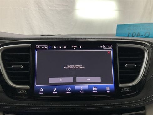 Used 2024 Chrysler Pacifica Touring-L image 32