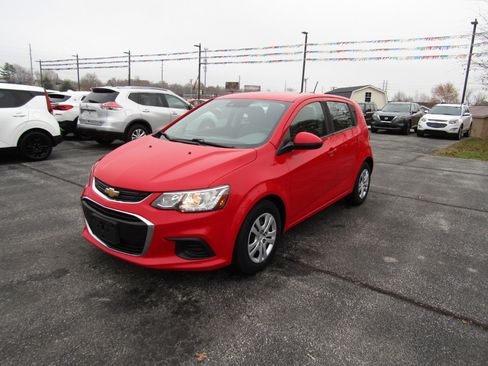 Used 2020 Chevrolet Sonic LT image 3