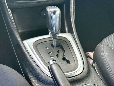 Used 2013 Dodge Avenger SE FWD image 21