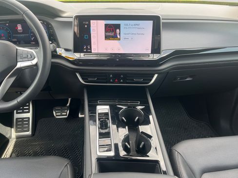 Certified 2025 Volkswagen Atlas Cross Sport SEL R-Line image 12