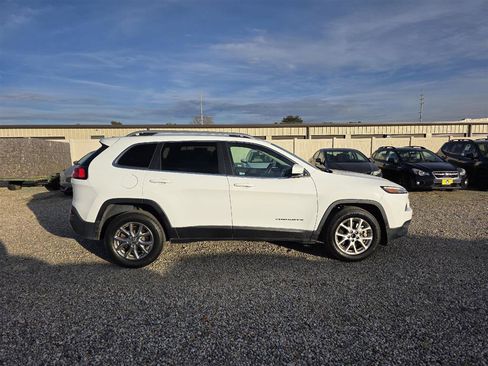 Used 2015 Jeep Cherokee Latitude image 4
