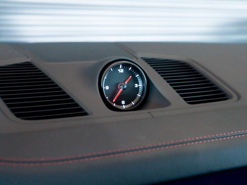 Certified 2023 Porsche Cayenne Platinum Edition image 22