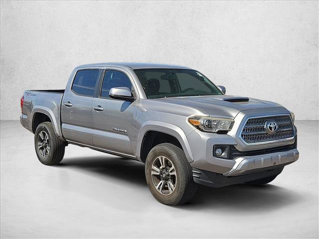 Used 2017 Toyota Tacoma TRD Sport w/ Tow Package RWD image 3