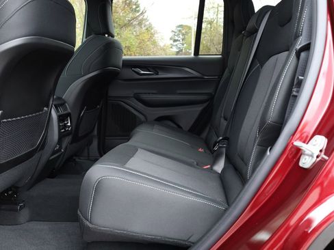 Used 2025 Jeep Grand Cherokee Laredo X w/ Trailer Tow Package image 10