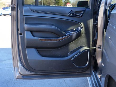 Used 2016 Chevrolet Suburban LS image 19
