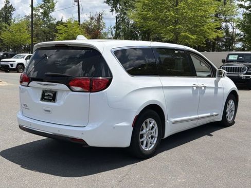 Used 2020 Chrysler Pacifica Touring w/ Advanced Safetytec Group FWD image 12