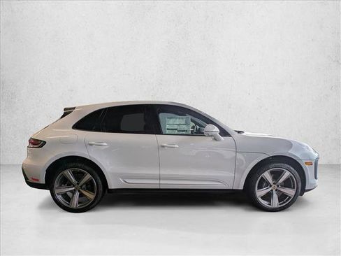 Certified 2025 Porsche Macan image 7