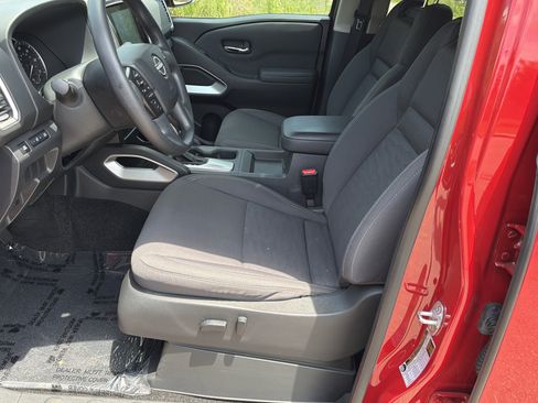 Used 2022 Nissan Frontier SV AWD/4WD image 9