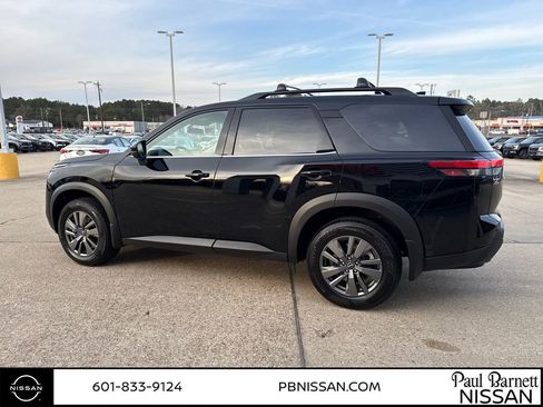 New 2025 Nissan Pathfinder SV w/ SV Premium Package image 6