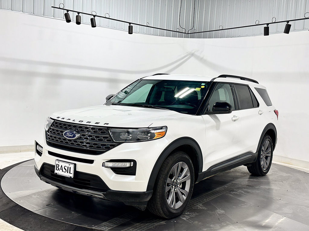 Used 2022 Ford Explorer XLT w/ Equipment Group 202A AWD/4WD image 8