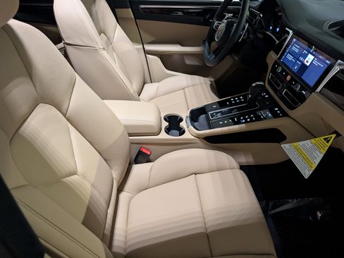 New 2026 Porsche Macan image 28