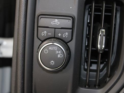 Used 2024 Chevrolet Silverado 1500 Custom image 40