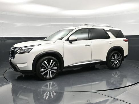 Used 2024 Nissan Pathfinder Platinum w/ Cargo Package AWD/4WD image 7