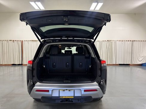 Used 2025 Nissan Pathfinder Platinum w/ Cargo Package FWD image 9