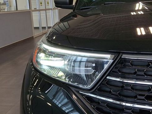 Used 2020 Ford Explorer XLT w/ Comfort Package image 9