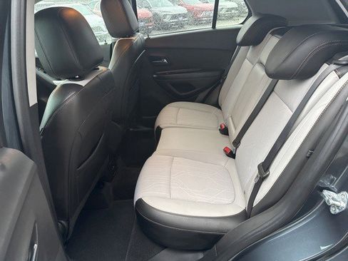 Certified 2022 Chevrolet Trax LT w/ LT Convenience Package image 27