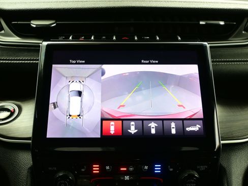 Used 2025 Jeep Grand Cherokee L Limited w/ Luxury Tech Group II image 20