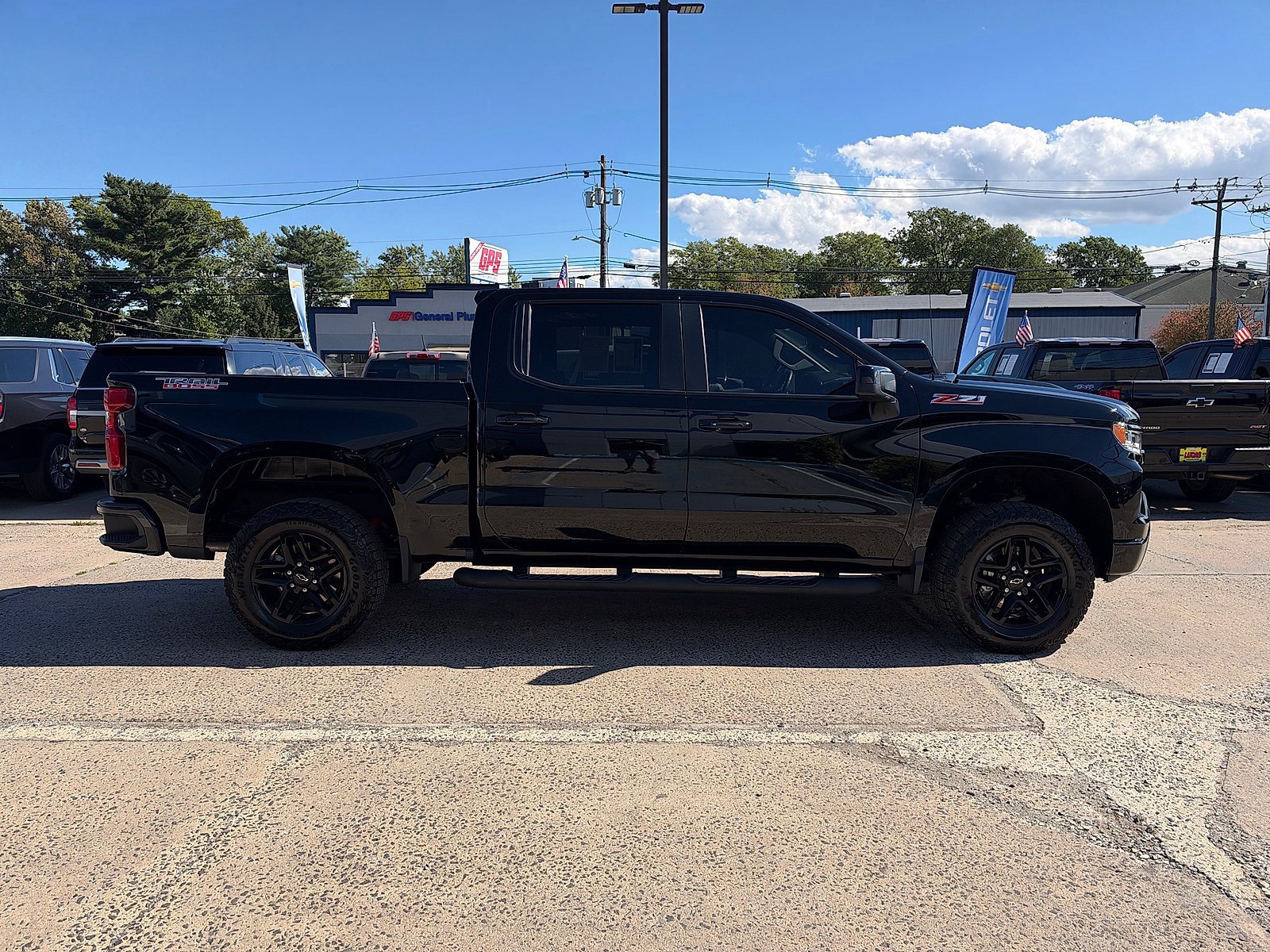 Used 2024 Chevrolet Silverado 1500 LT Trail Boss w/ Convenience Package II AWD/4WD image 9