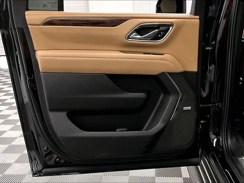 Used 2023 Chevrolet Suburban Premier AWD/4WD image 23