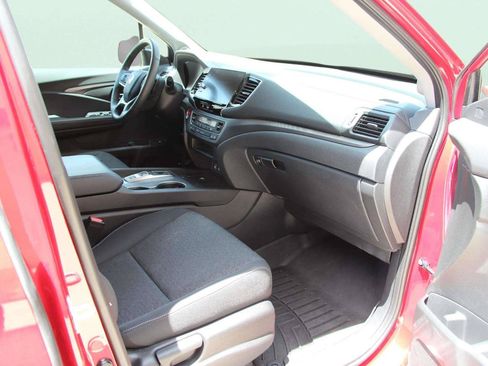 Used 2024 Honda Ridgeline Sport image 25