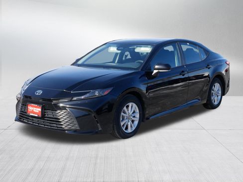 Certified 2025 Toyota Camry LE image 3