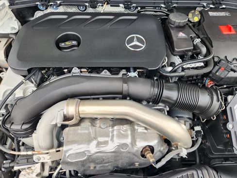 Used 2025 Mercedes-Benz GLB 250 image 30